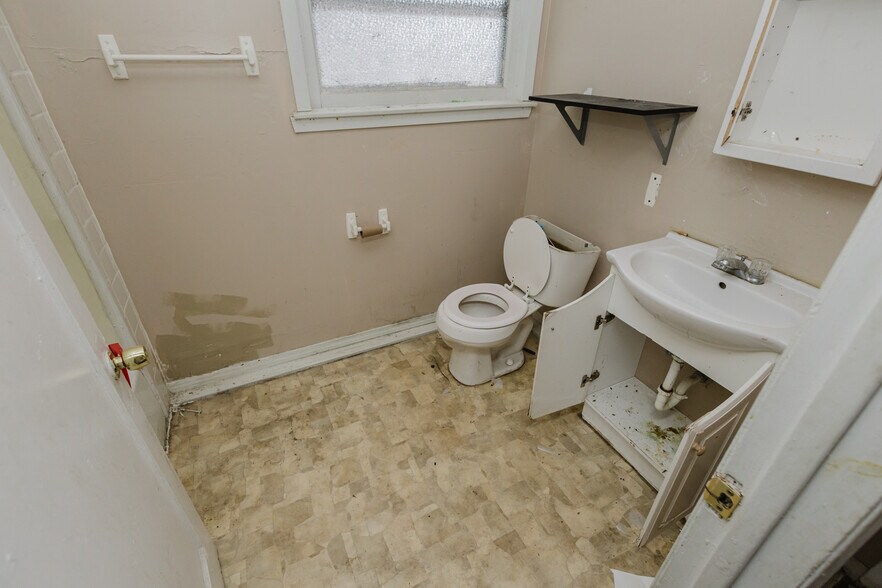 More Photos Of 123 E Madison Ave, Arkansas City Apartments For Sale