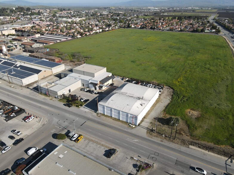 More Photos Of 320 Hillcrest Rd, Hollister Showroom For Lease