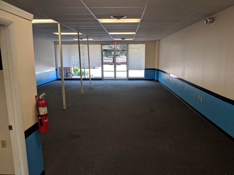 More Photos Of 1906-1918 Forest Dr, Annapolis Storefront Retail Office For Lease