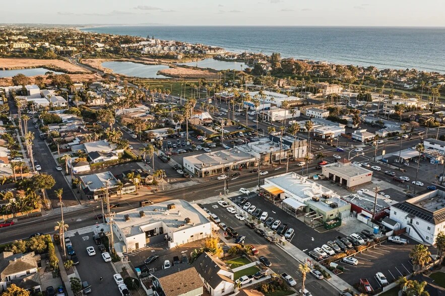More Photos Of 510 Vista Way, Oceanside Restaurant For Lease