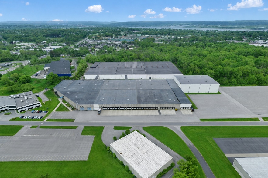 More Photos Of 7245 Henry Clay Blvd, Liverpool Distribution For Lease