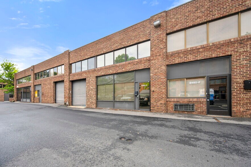 More Photos Of 8480-8486 Tyco Rd, Vienna Showroom For Lease
