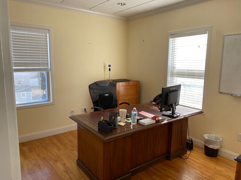 More Photos Of 7 Main St, North Kingstown Storefront Retail Office For Lease