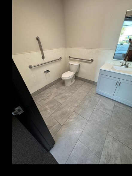 More Photos Of 2965 Coleman St, North Las Vegas Distribution For Lease