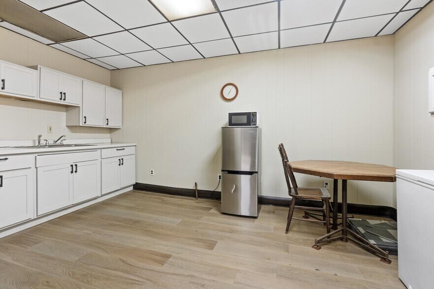 More Photos Of 223 Fearing Blvd, Toledo Freestanding For Sale