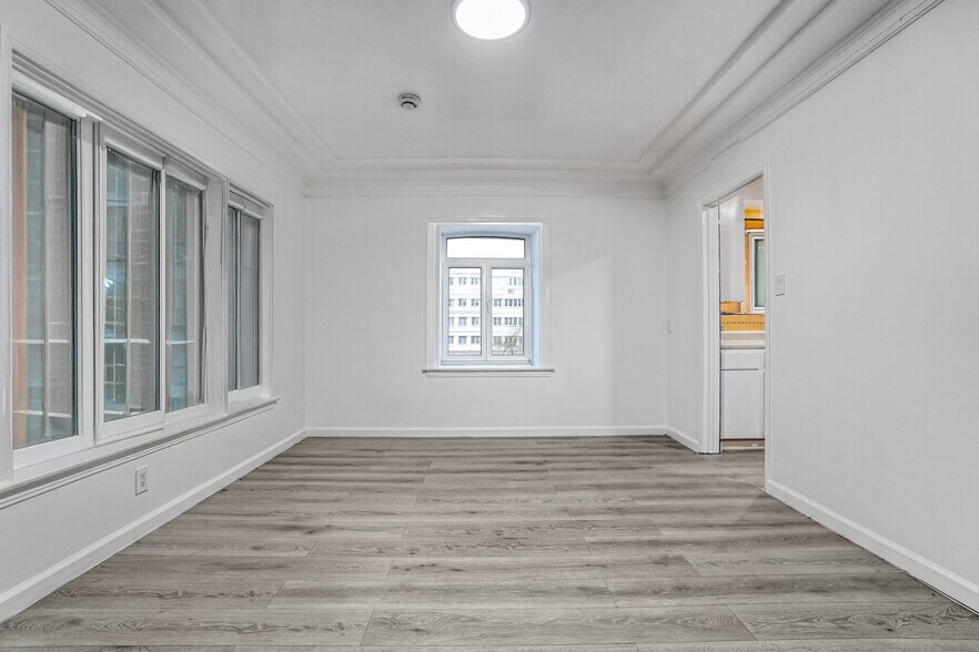 More Photos Of 162 W 65th St, Los Angeles Multifamily For Sale