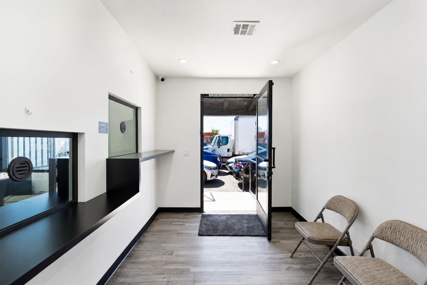 More Photos Of 13449 Van Nuys Blvd, Pacoima Storefront Retail Office For Lease