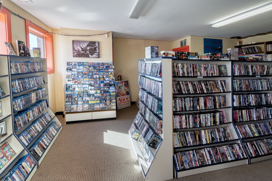 More Photos Of 462 E Henri De Tonti Blvd, Springdale Warehouse For Sale