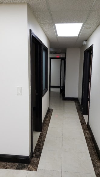 More Photos Of 18140-18142 SW Franjo Rd, Miami Office For Lease