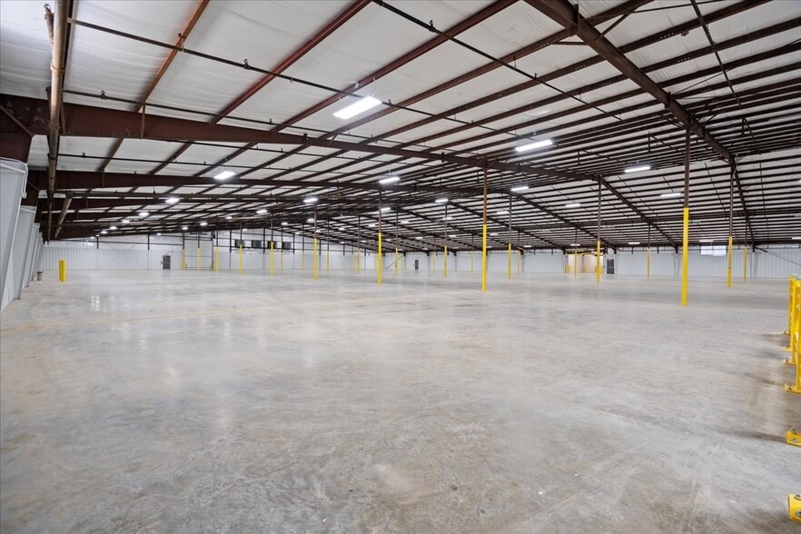 More Photos Of 223 W Pearl St, Lamar Industrial For Lease