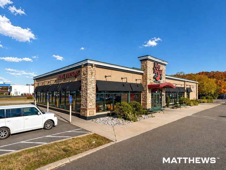 More Photos Of 101 Ella Grasso Tpke, Windsor Locks Restaurant For Sale