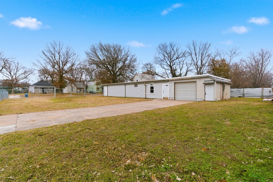 More Photos Of 1424 E Florida St, Springfield Light Manufacturing For Sale