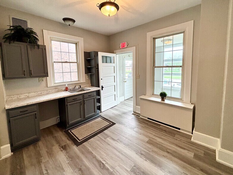 More Photos Of 5805-5811 N Post Rd, Indianapolis Office For Lease