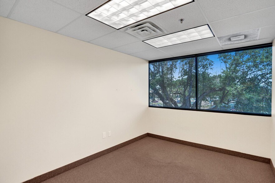 More Photos Of 2870 Stirling Rd, Hollywood Light Distribution For Sale