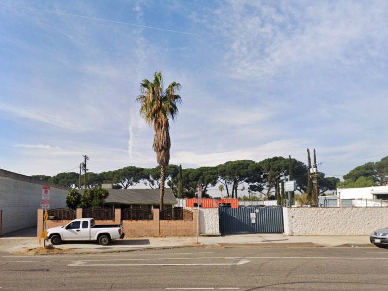 Primary Photo Of 7317 Clybourn Ave, Sun Valley Contractor Storage Yard For Sale