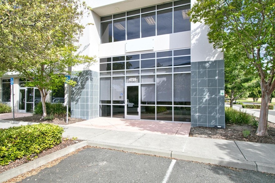 Primary Photo Of 4725 Mangels Blvd, Fairfield Office For Lease