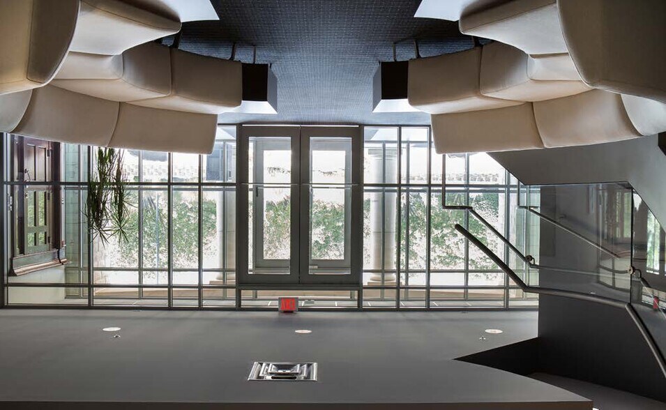 More Photos Of 11350 Tomahawk Creek Pky, Leawood Office For Sale