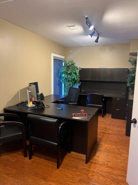 More Photos Of 4324 W Markham St, Little Rock Office For Sale