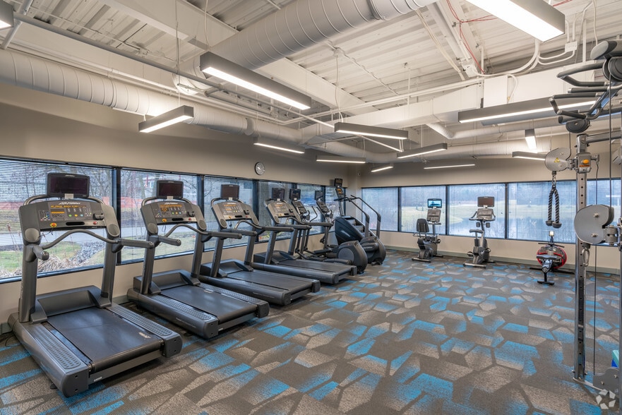 More Photos Of 2333 Waukegan Rd, Bannockburn Unknown For Lease