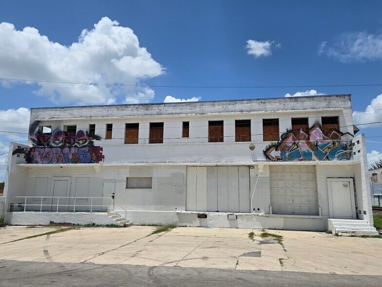 More Photos Of 522 Delaware St, San Antonio Warehouse For Sale
