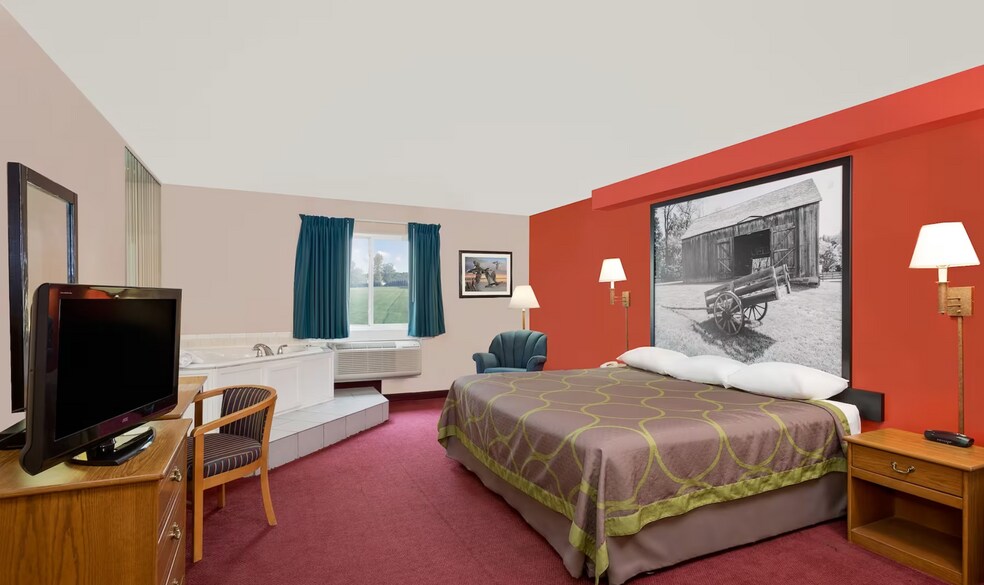 More Photos Of 109 W 8th St, Mound City Hotel For Sale