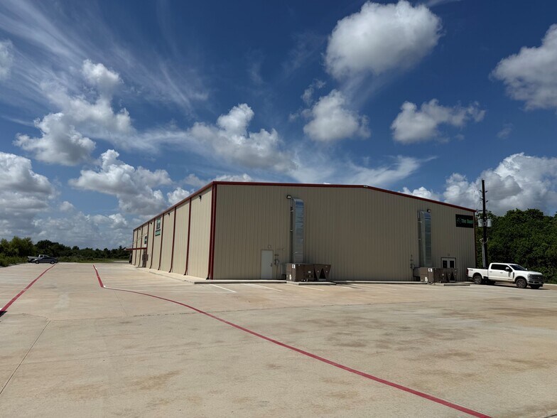 More Photos Of 22719 Schiel Rd, Cypress Warehouse For Lease