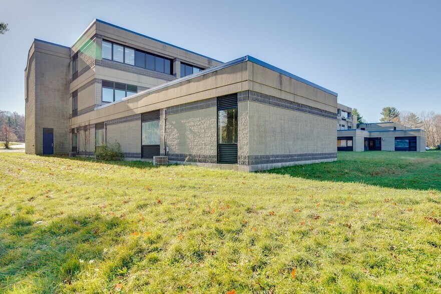 More Photos Of 275 Portsmouth Ave, Stratham Light Manufacturing For Sale