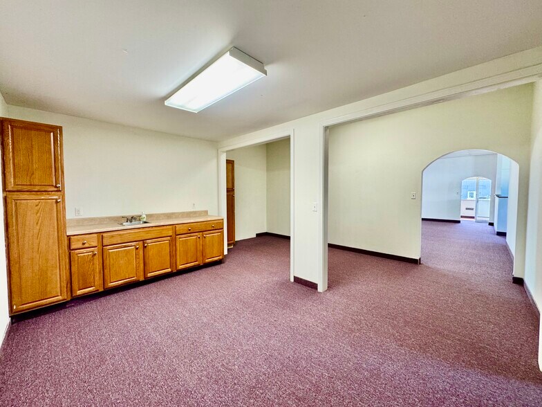 More Photos Of 1015 Main St, Conneautville Office For Sale