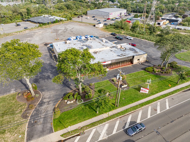 More Photos Of 585 Broadhollow Rd, Melville Warehouse For Lease