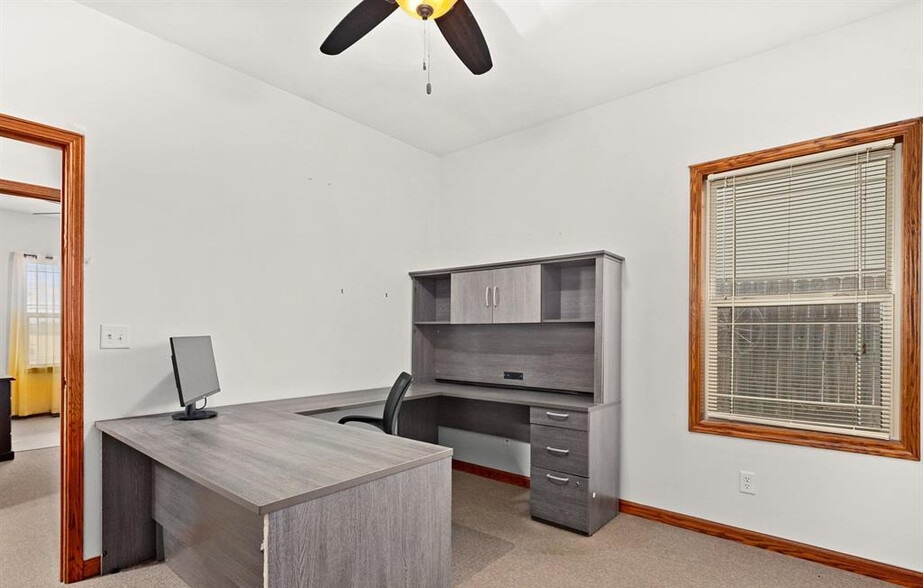 More Photos Of 614-616 State Route 116 Hwy, Germantown Hills Office For Sale