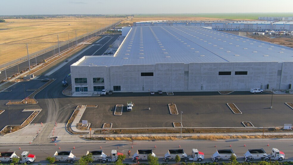 More Photos Of 7320 Power Line Rd, Sacramento Distribution For Lease