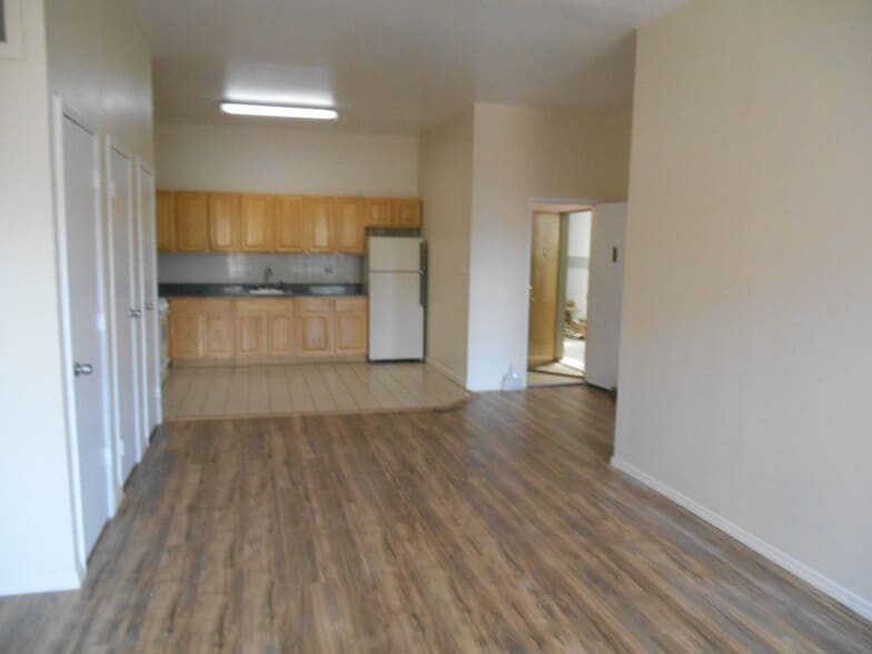 More Photos Of 358 Grove St, Jersey City Storefront Retail Residential For Lease