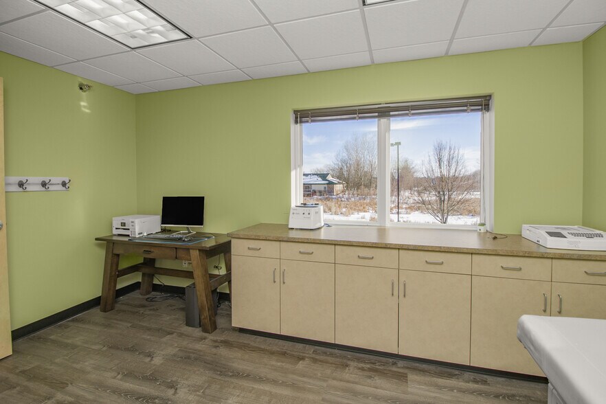 More Photos Of 4641-4671 White Bear Pky, White Bear Lake Office Residential For Sale