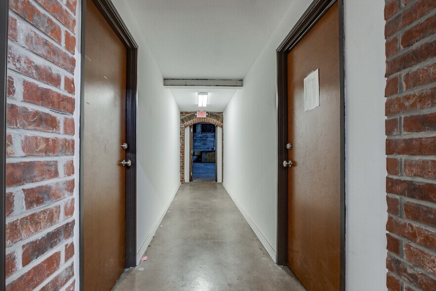 More Photos Of 1727 S Agnew Ave, Oklahoma City Service For Lease