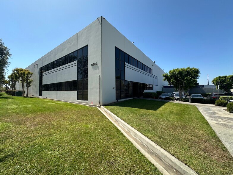 More Photos Of 11500 Los Nietos Rd, Santa Fe Springs Distribution For Lease