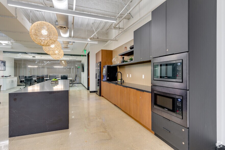 More Photos Of 301 N Lake Ave, Pasadena Office For Lease