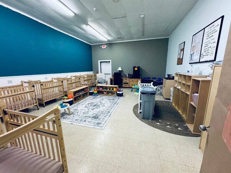 More Photos Of 749 S Central Ave, Umatilla Storefront For Sale