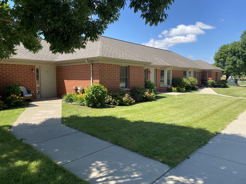 Primary Photo Of 326 Diversatech Dr, Manteno Apartments For Sale