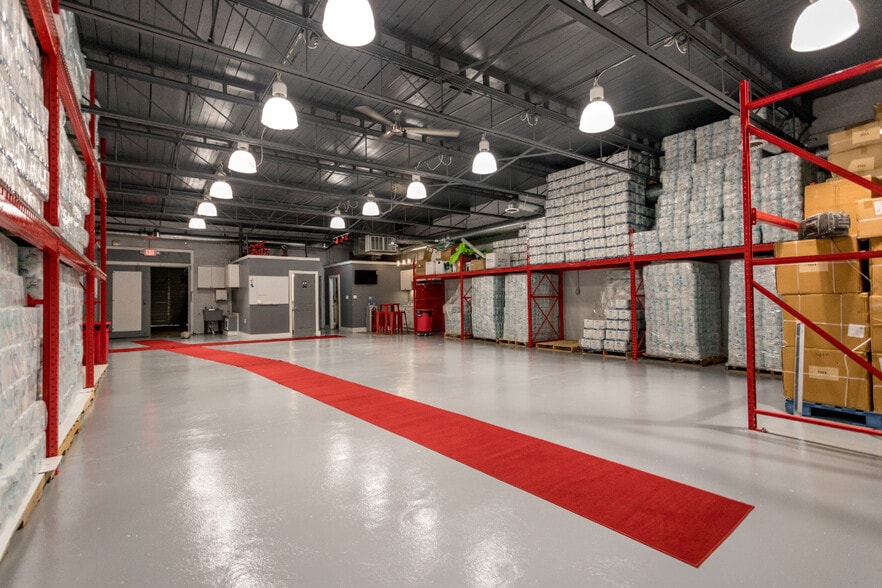 More Photos Of 16813 Wyoming St, Detroit Showroom For Lease