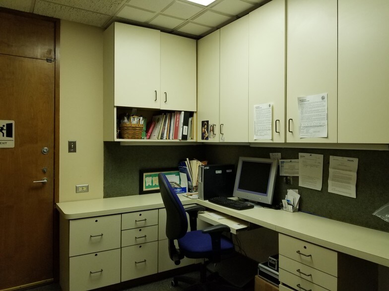 More Photos Of 855 E Palatine Rd, Palatine Medical For Sale