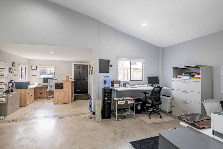 More Photos Of 10709 12th Ave E, Tacoma Warehouse For Sale