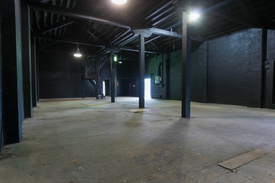 More Photos Of 36 Walnut St, Thurmont Warehouse For Lease