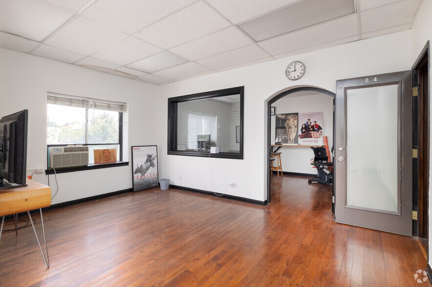 More Photos Of 8228 W Sunset Blvd, Los Angeles Office For Lease