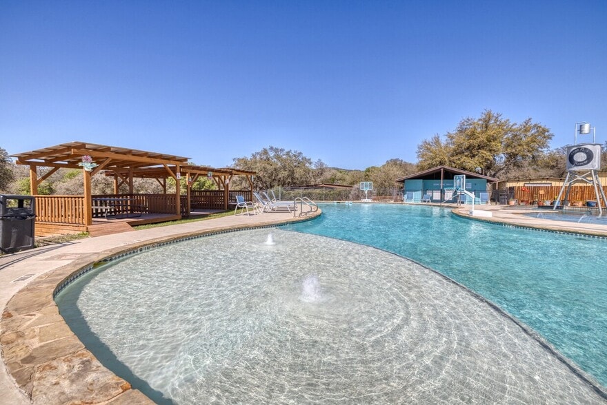 More Photos Of 49 Encino Dr, Concan Convenience Store For Sale