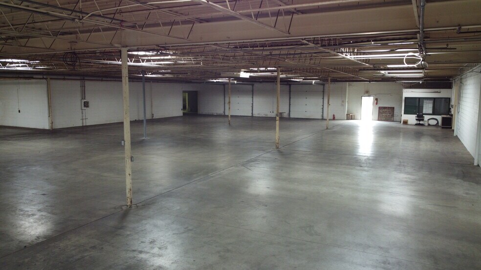 More Photos Of 2615 Elmhurst Ln, Portsmouth Warehouse For Lease