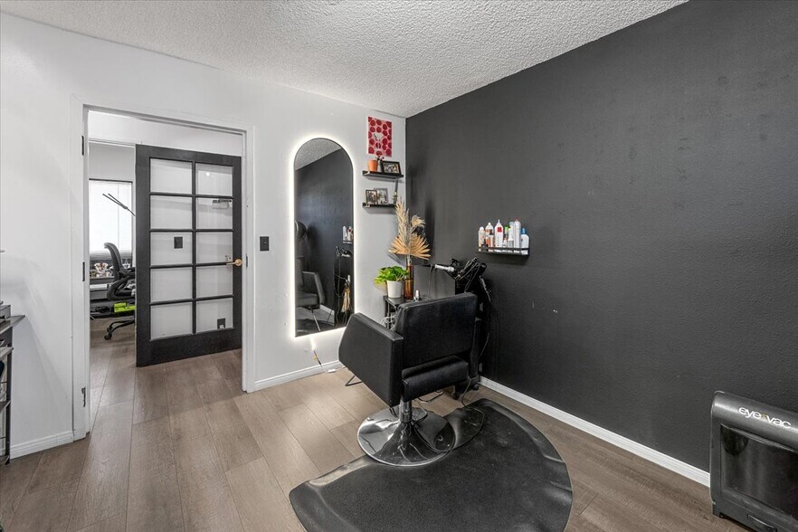 More Photos Of 40585 Big Bear Blvd, Big Bear Lake Office For Sale