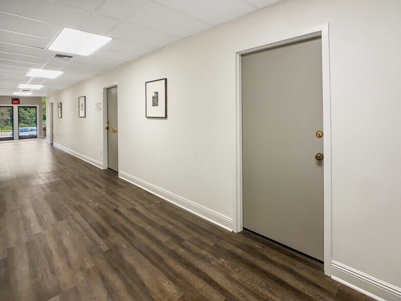 More Photos Of 574 Azalea Rd, Mobile Unknown For Lease