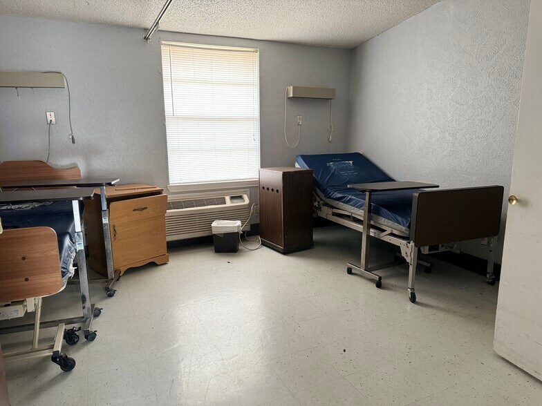 More Photos Of 540 SE Front St, De Kalb Skilled Nursing Facility For Sale