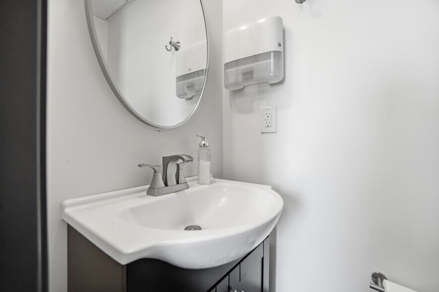 More Photos Of 12071-12079 Sheraton Ln, Cincinnati Medical For Sale