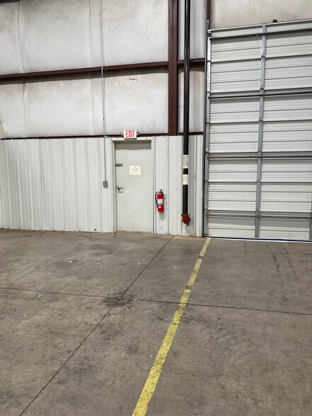 More Photos Of 3420 S Purdue St, Oklahoma City Warehouse For Lease